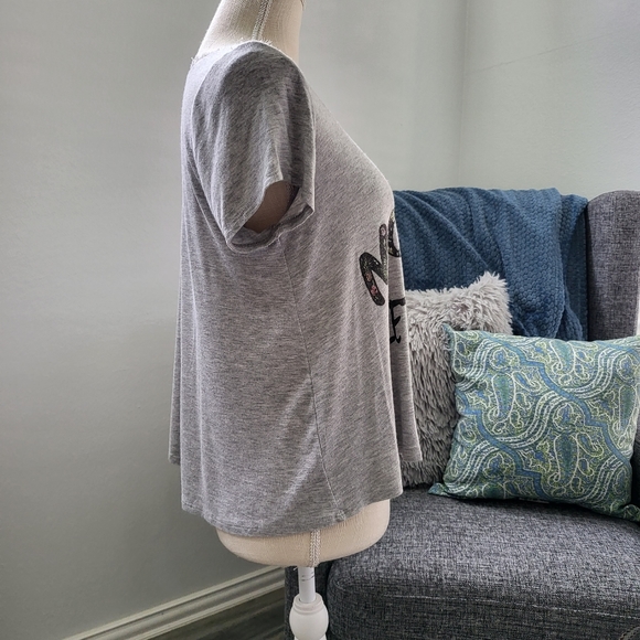 Threads Studio Tee - Picture 4 of 9